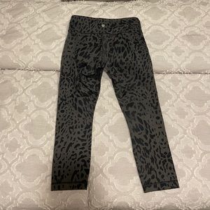 Lululemon Wunder Under Cropped Leggings